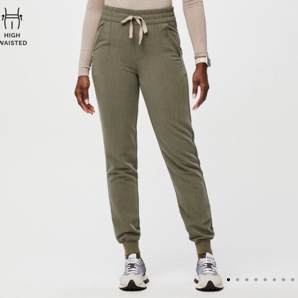 FIGS High Waisted Tatu Slim Cargo Joggers